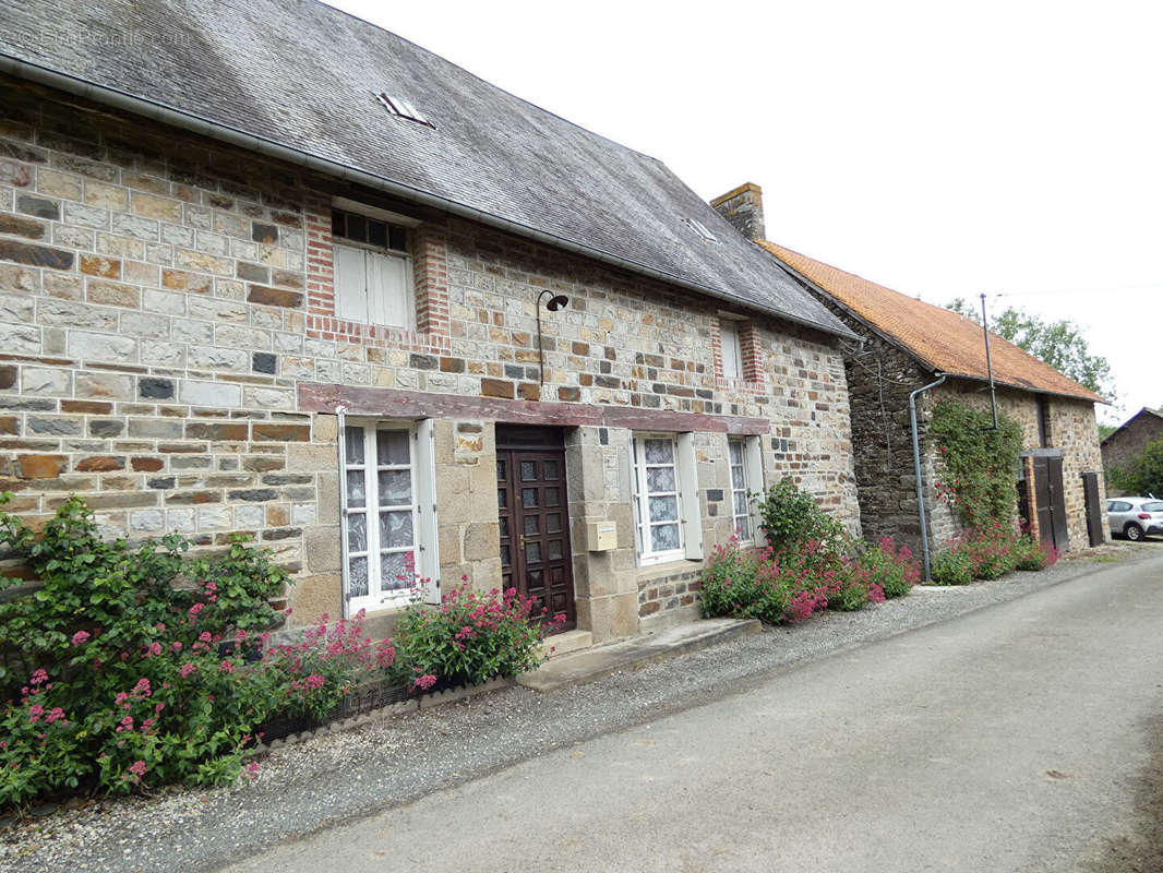 Maison à BARENTON