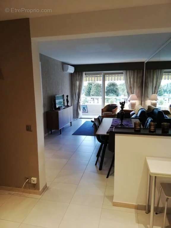 Appartement à VILLENEUVE-LOUBET