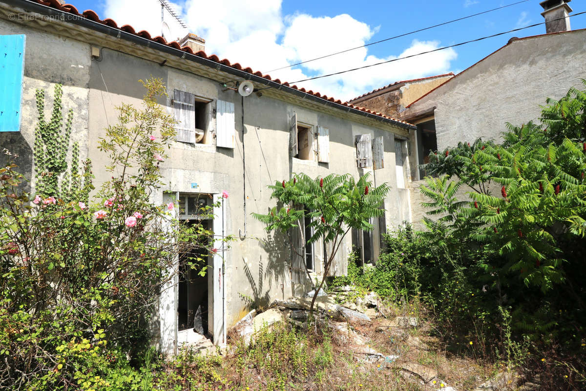 Maison à SAINT-JEAN-D&#039;ANGELY