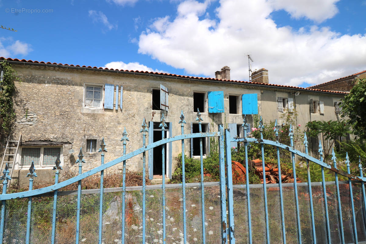 Maison à SAINT-JEAN-D&#039;ANGELY