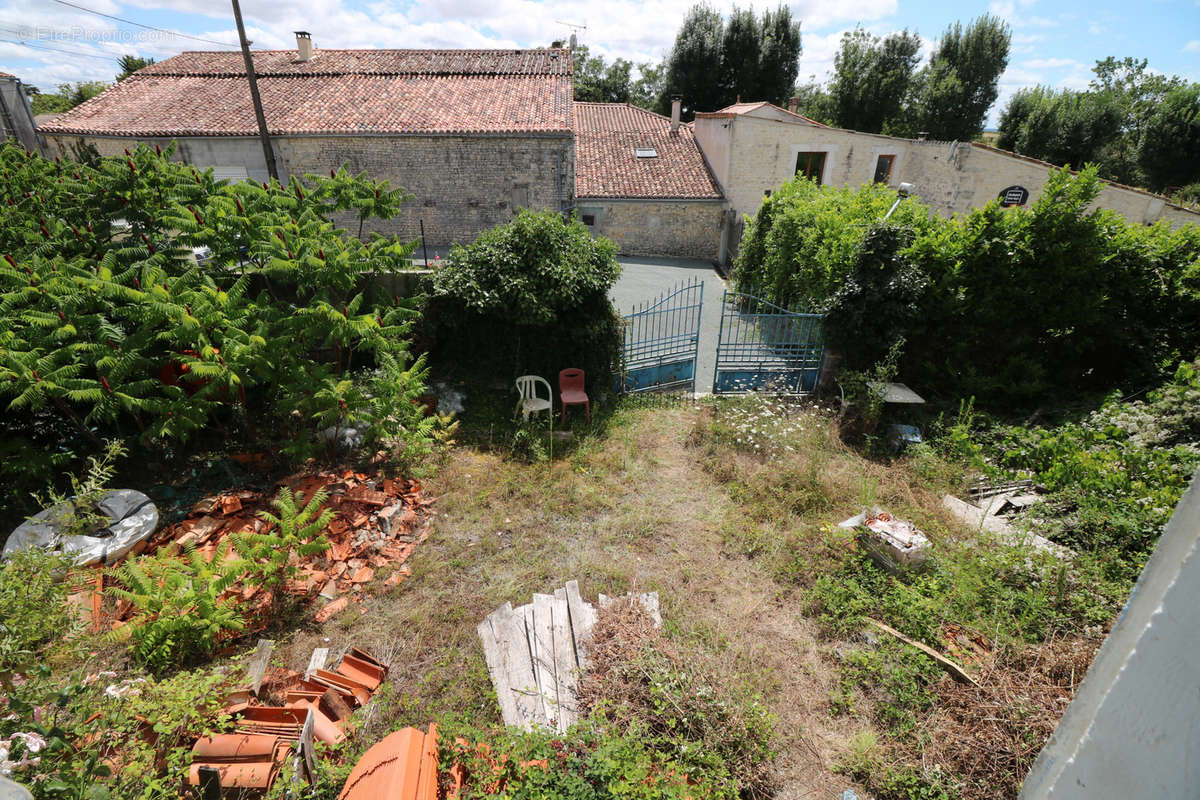 Maison à SAINT-JEAN-D&#039;ANGELY