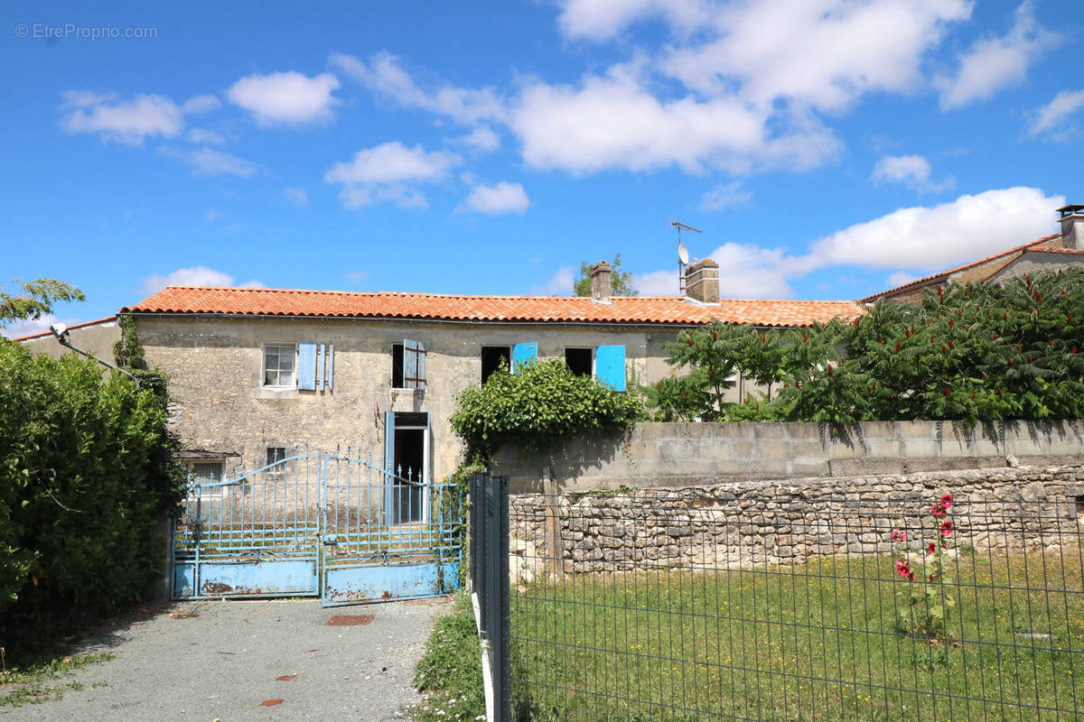 Maison à SAINT-JEAN-D&#039;ANGELY