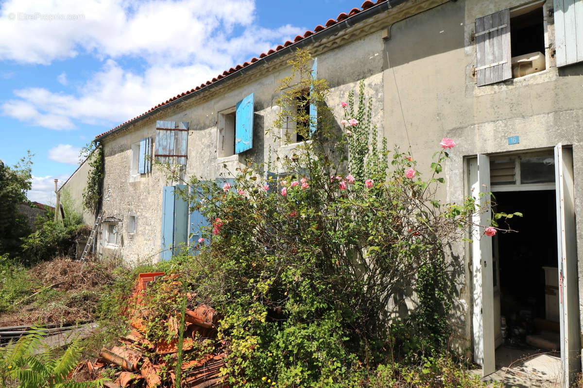 Maison à SAINT-JEAN-D&#039;ANGELY