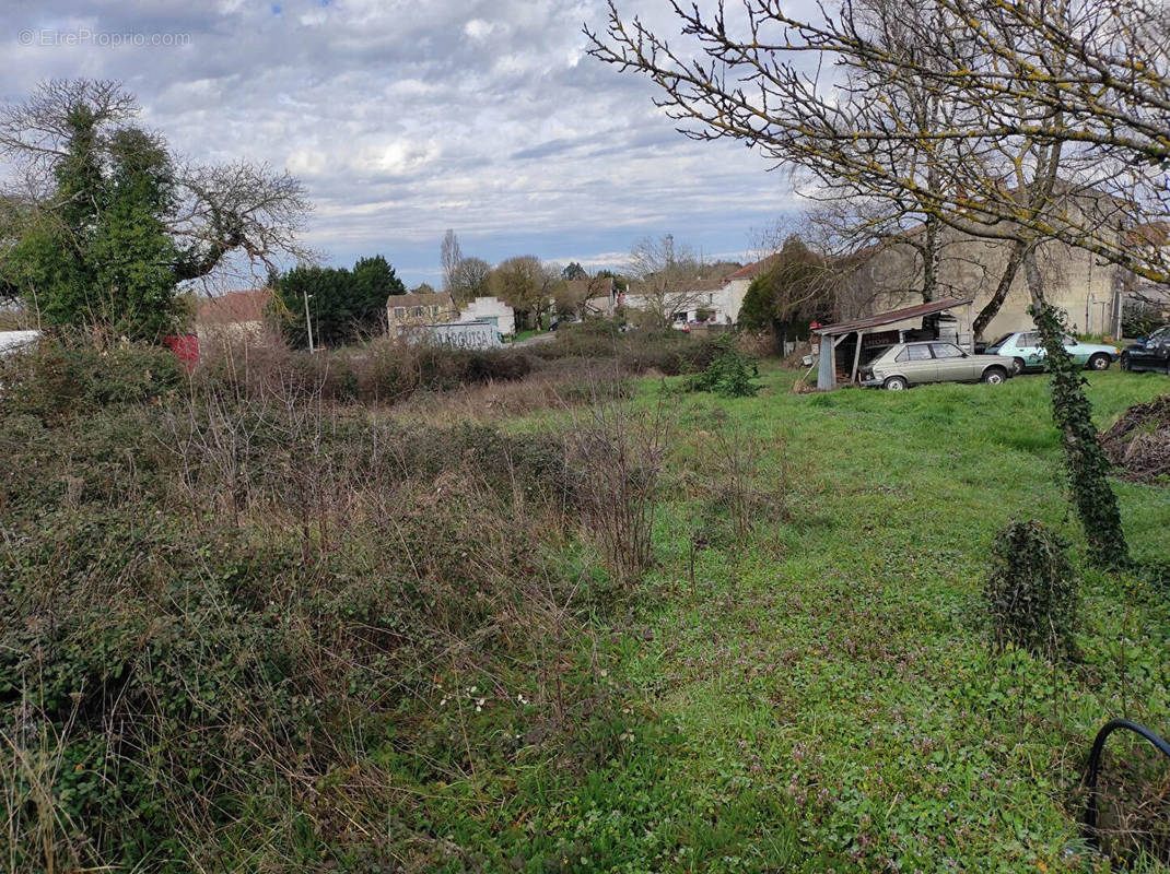 Terrain à MONTLIEU-LA-GARDE