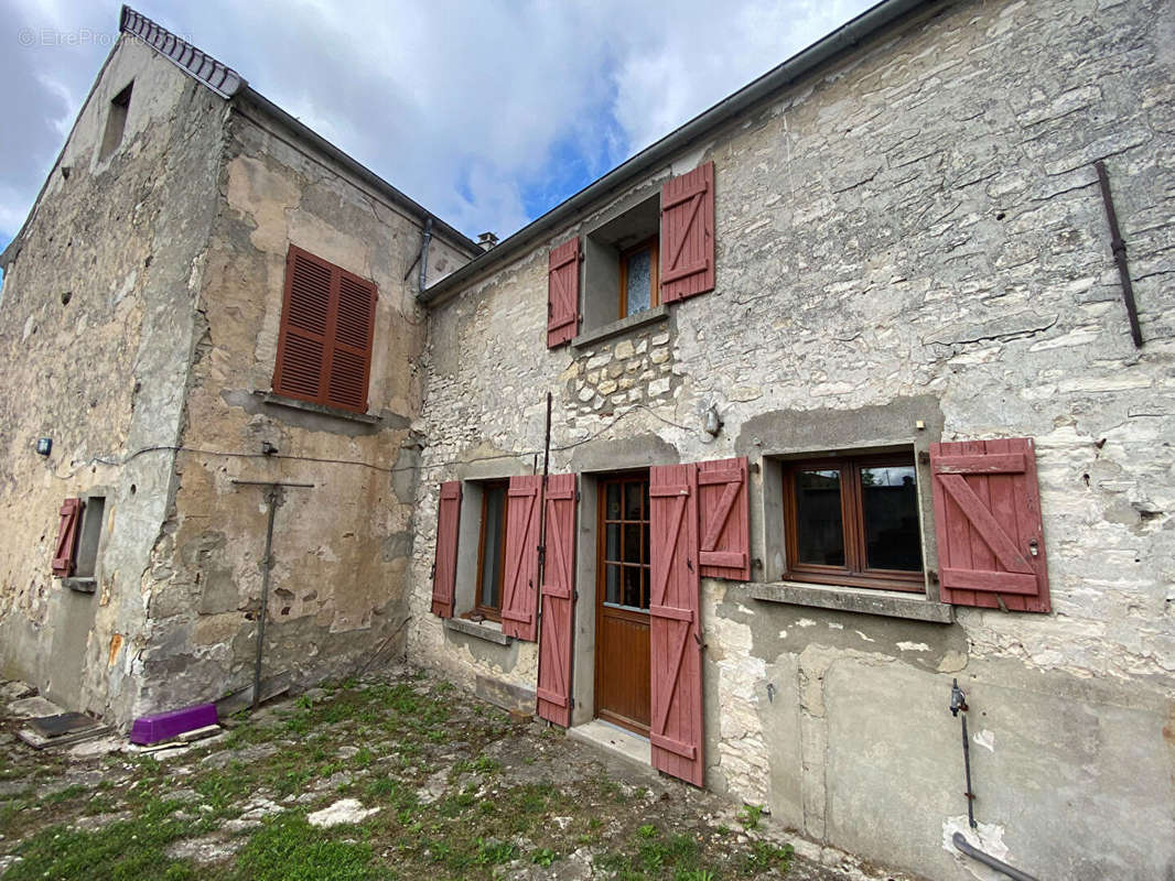 Maison à NEUILLY-SAINT-FRONT