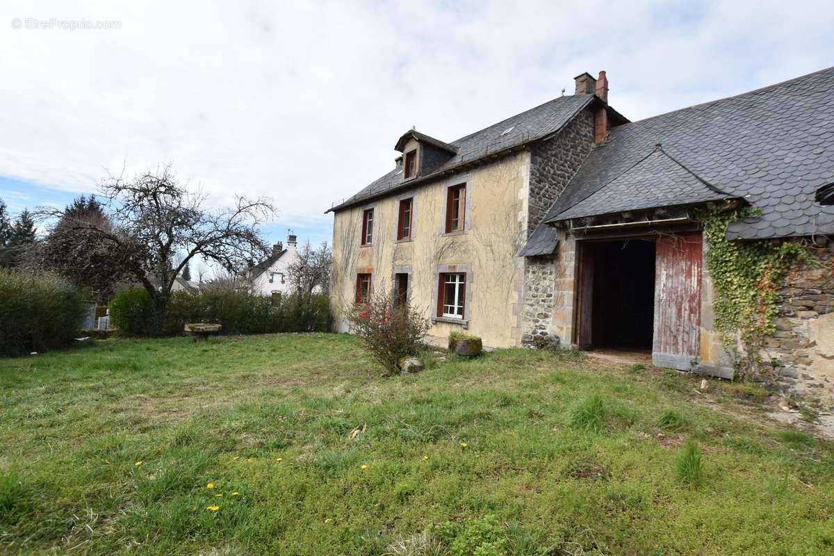 Maison à ANGLARDS-DE-SALERS