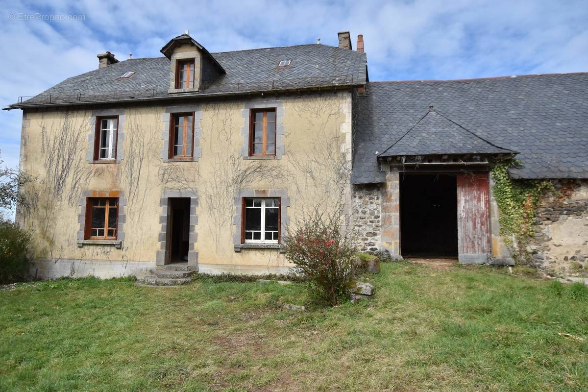 Maison à ANGLARDS-DE-SALERS