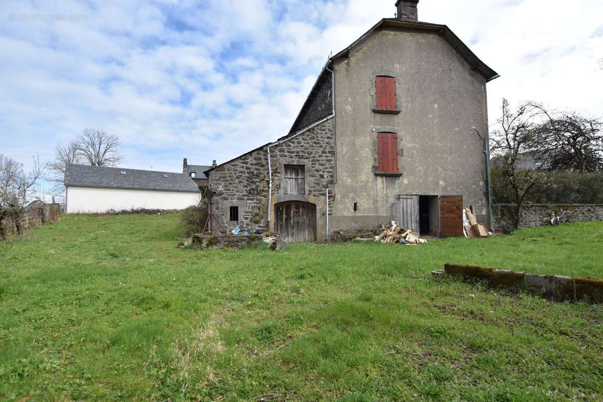 Maison à ANGLARDS-DE-SALERS