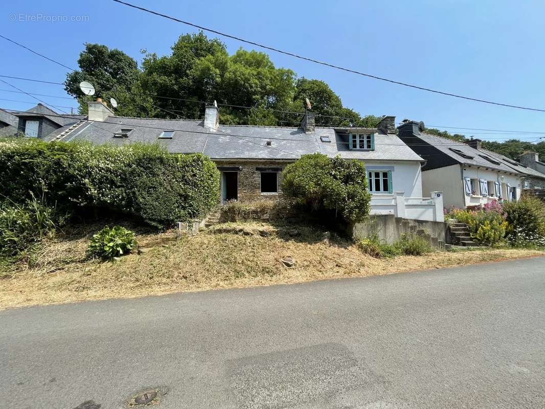 Maison à LA ROCHE-DERRIEN