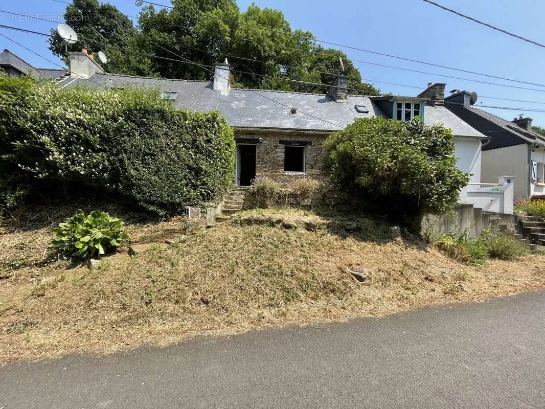 Maison à LA ROCHE-DERRIEN