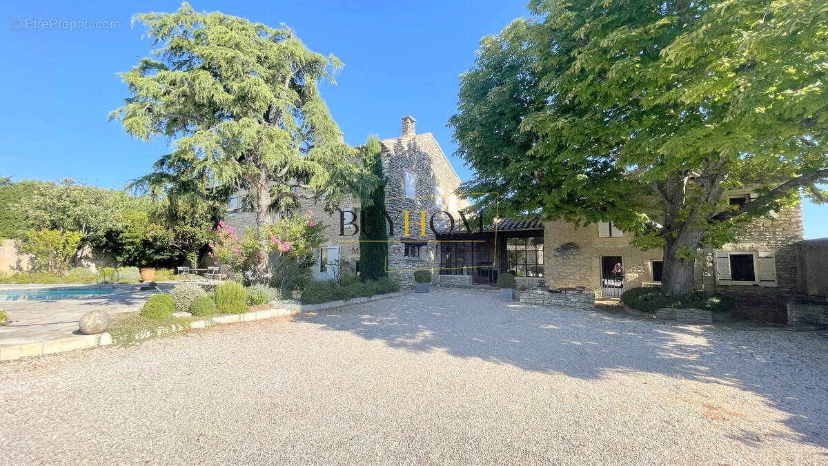 Maison à GORDES