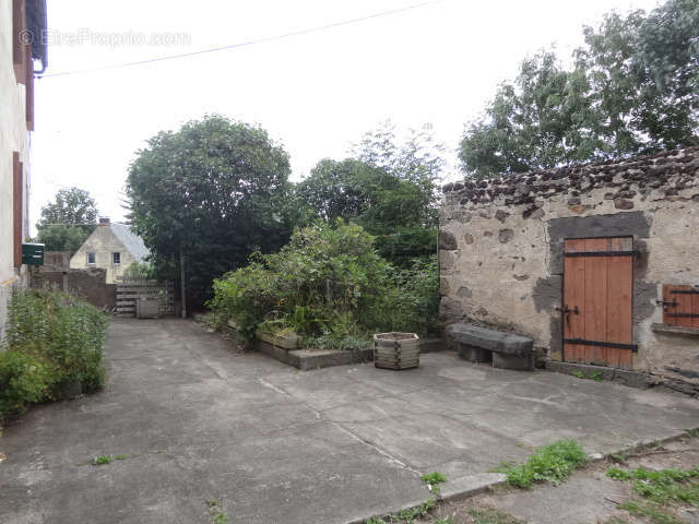 Maison à SAULZET-LE-FROID