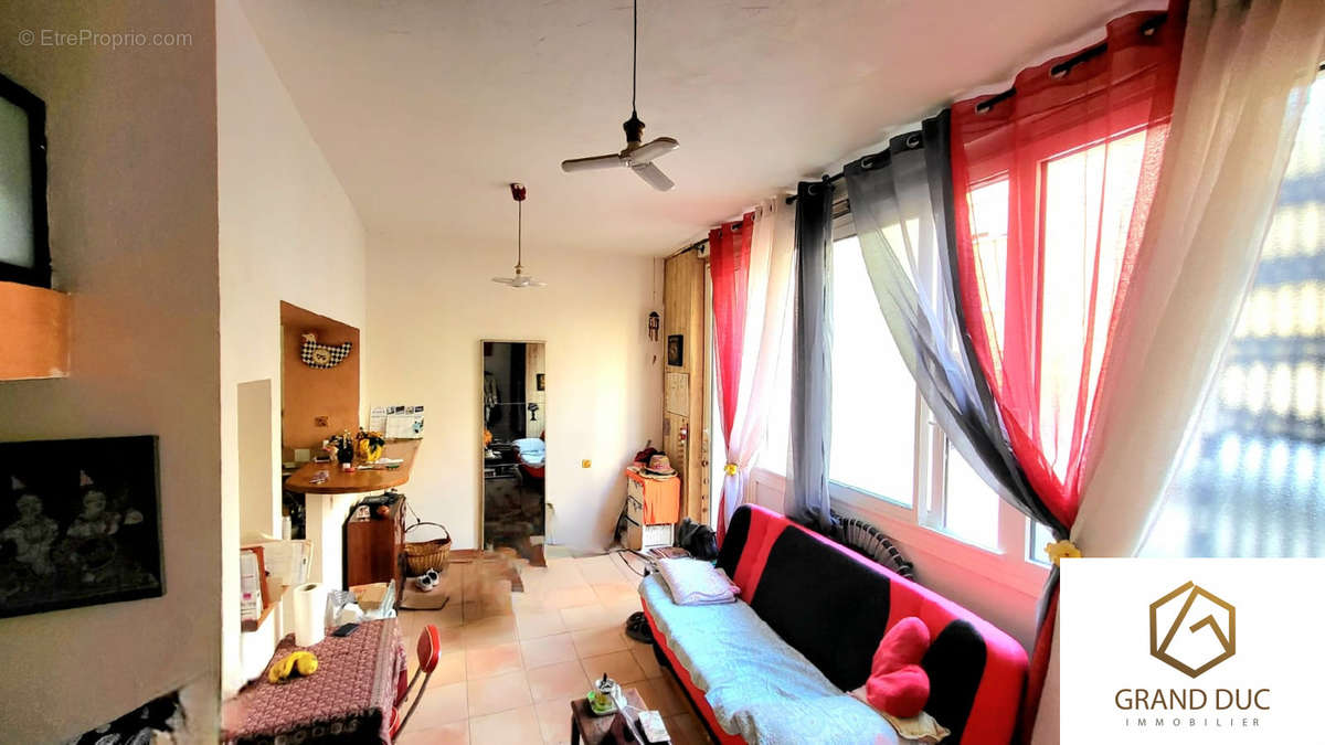 Appartement à MARSEILLE-1E