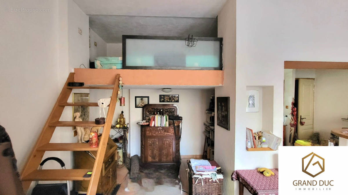 Appartement à MARSEILLE-1E