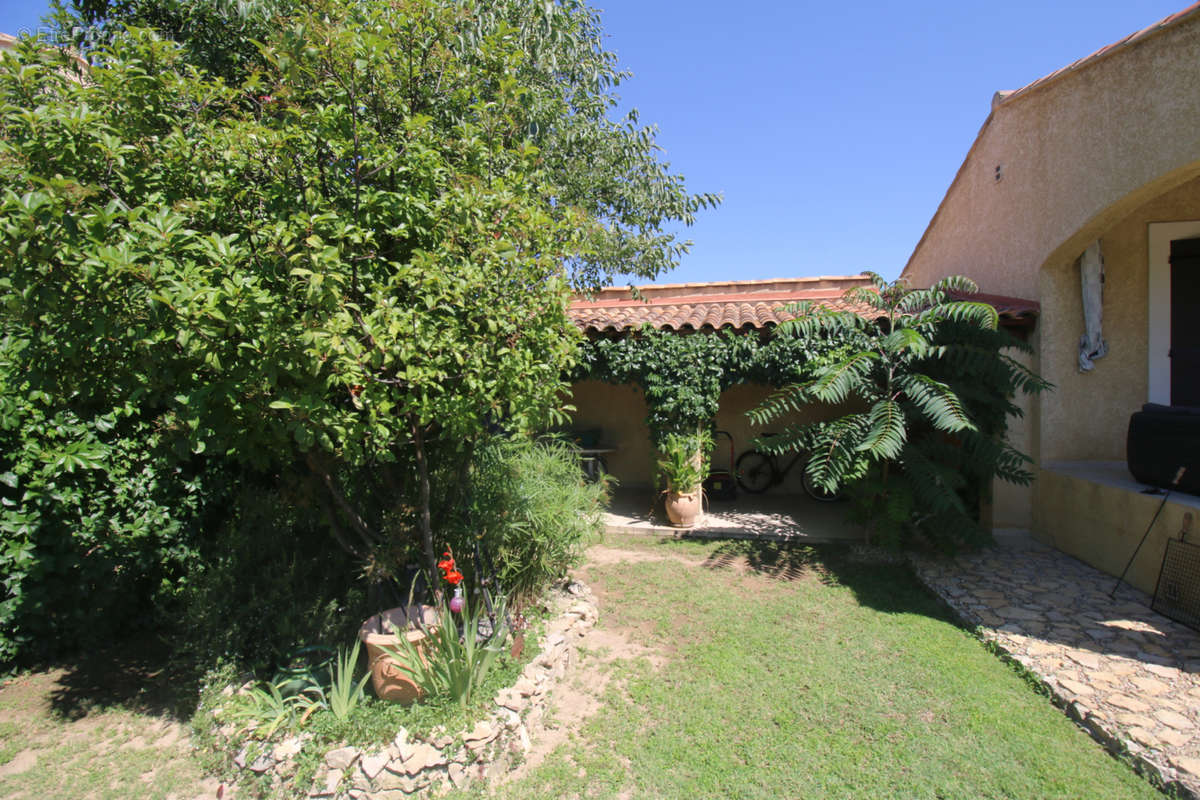 Maison à FONTVIEILLE