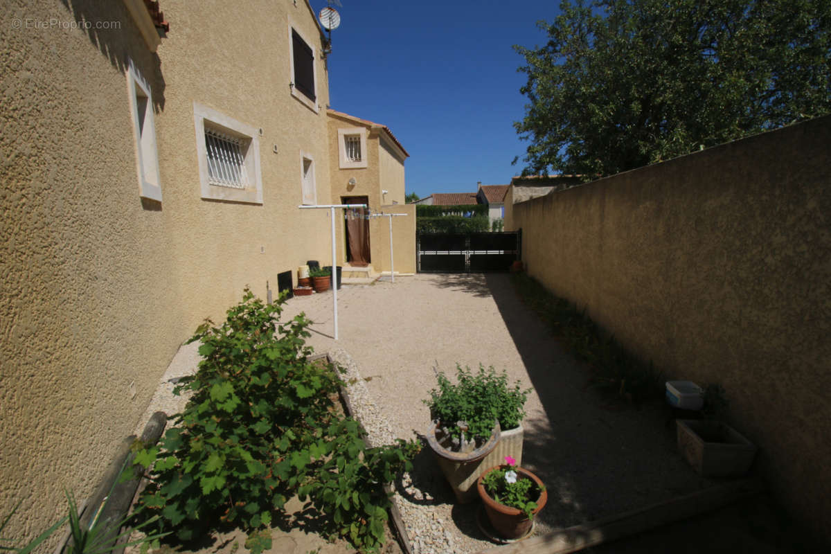 Maison à FONTVIEILLE