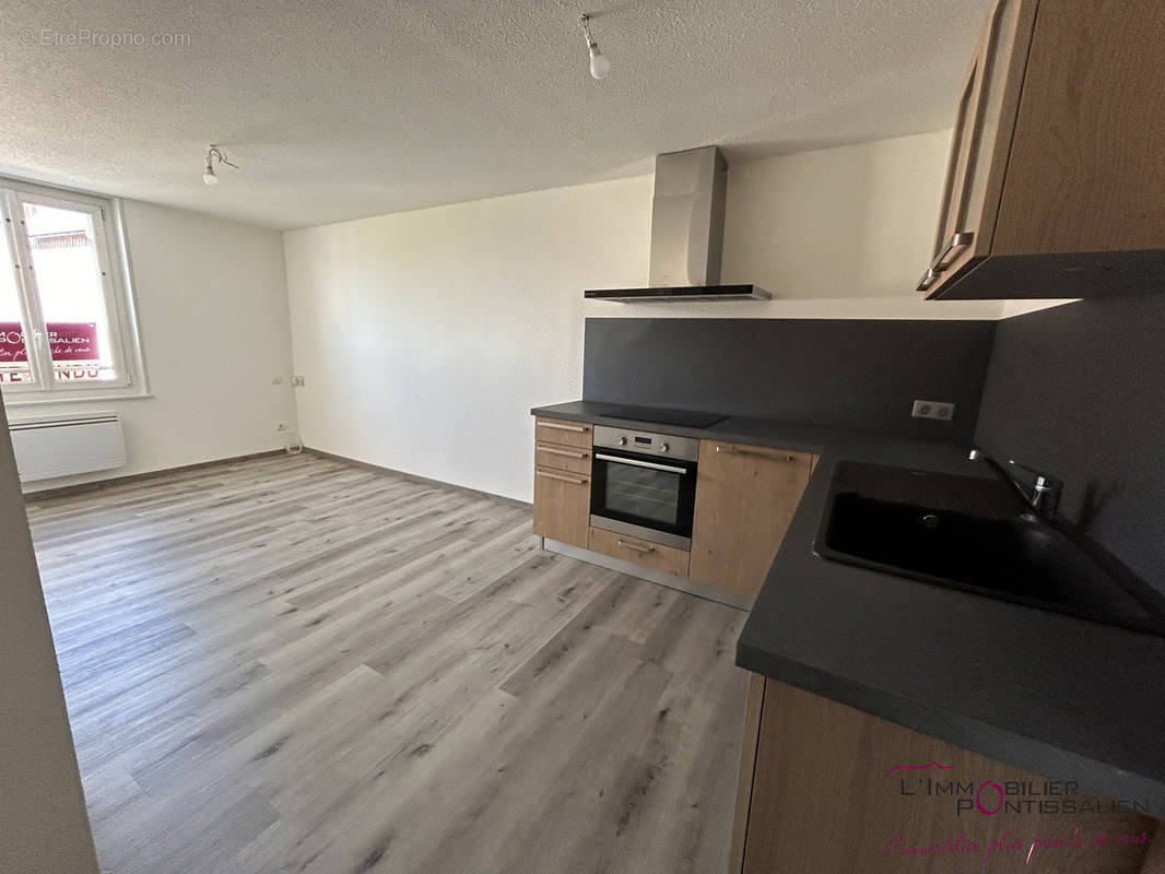 Appartement à FRASNE