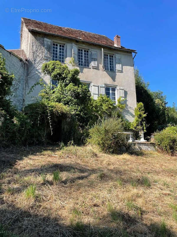 Maison à SEGUR-LE-CHATEAU