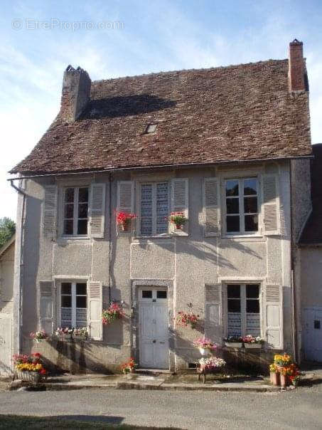 Maison à SEGUR-LE-CHATEAU