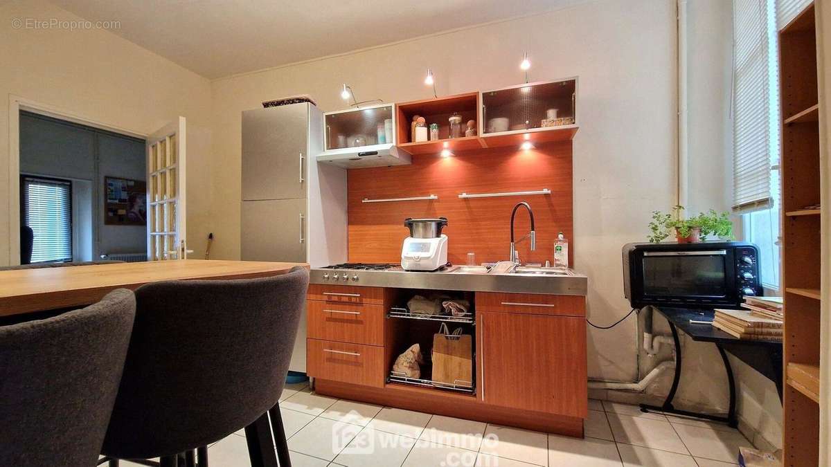 A ses côtés, une cuisine équipée indépendante de 11,60 m² - Appartement à LAON