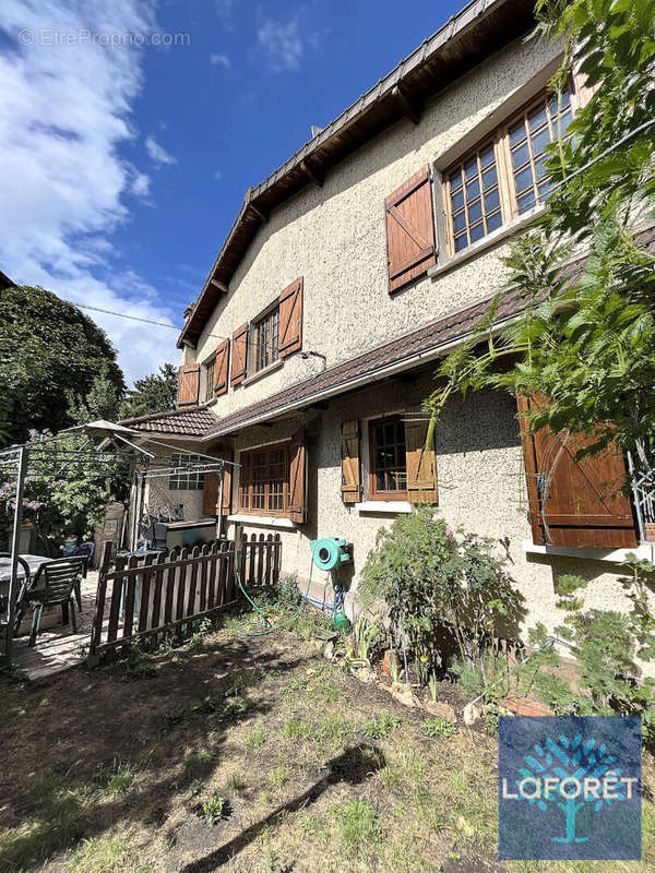 Maison à VIGNEUX-SUR-SEINE