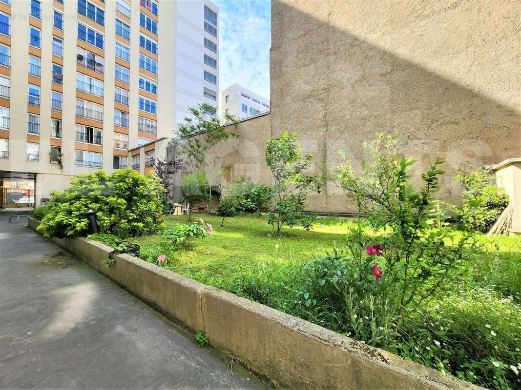 COURS - Appartement à PARIS-18E