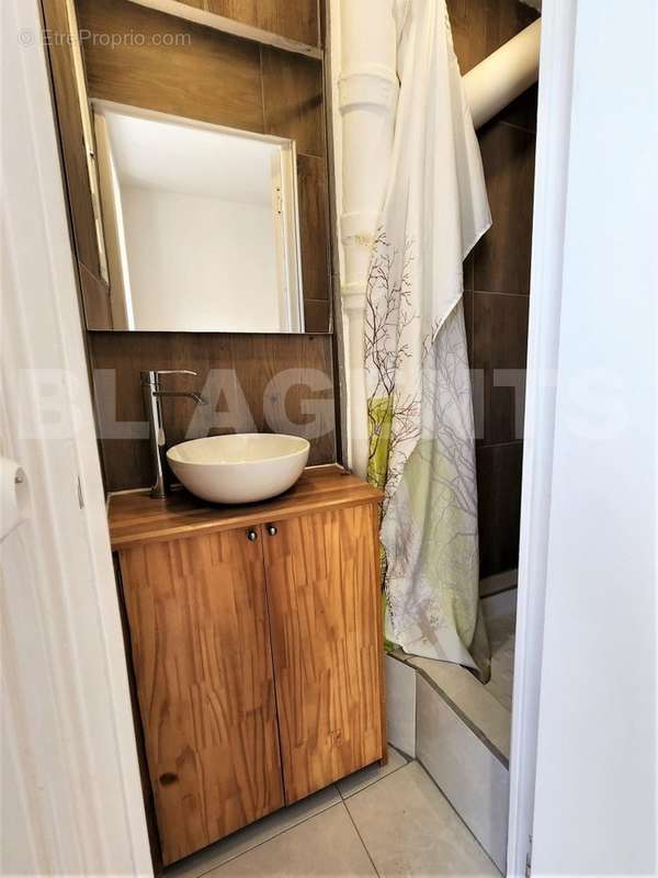 SALLE D&#039;EAU 4 - Appartement à PARIS-18E