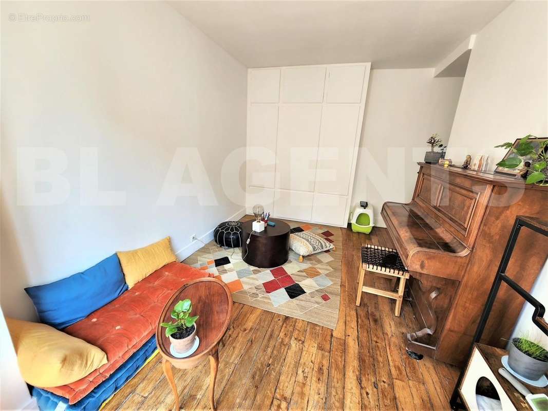 salon (1) - Appartement à PARIS-18E