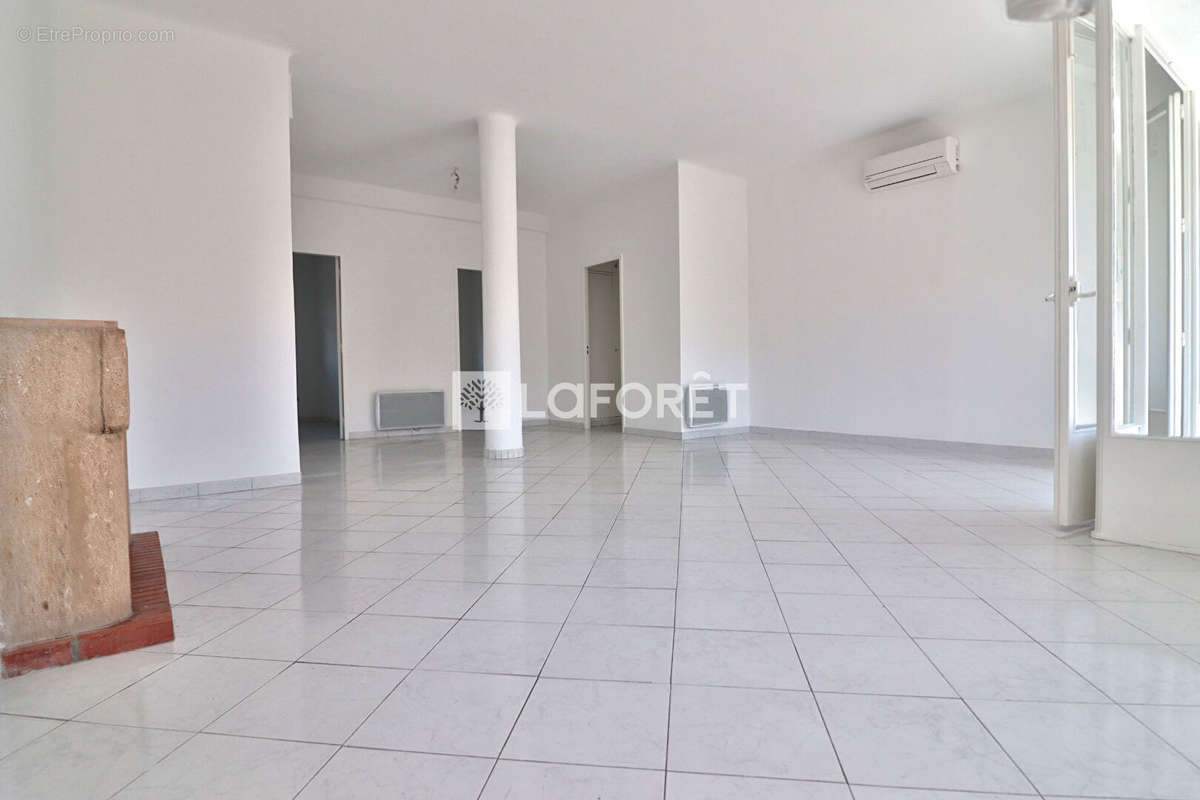 Appartement à MARSEILLE-2E