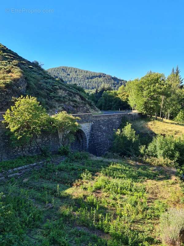 Commerce à VALS-LES-BAINS