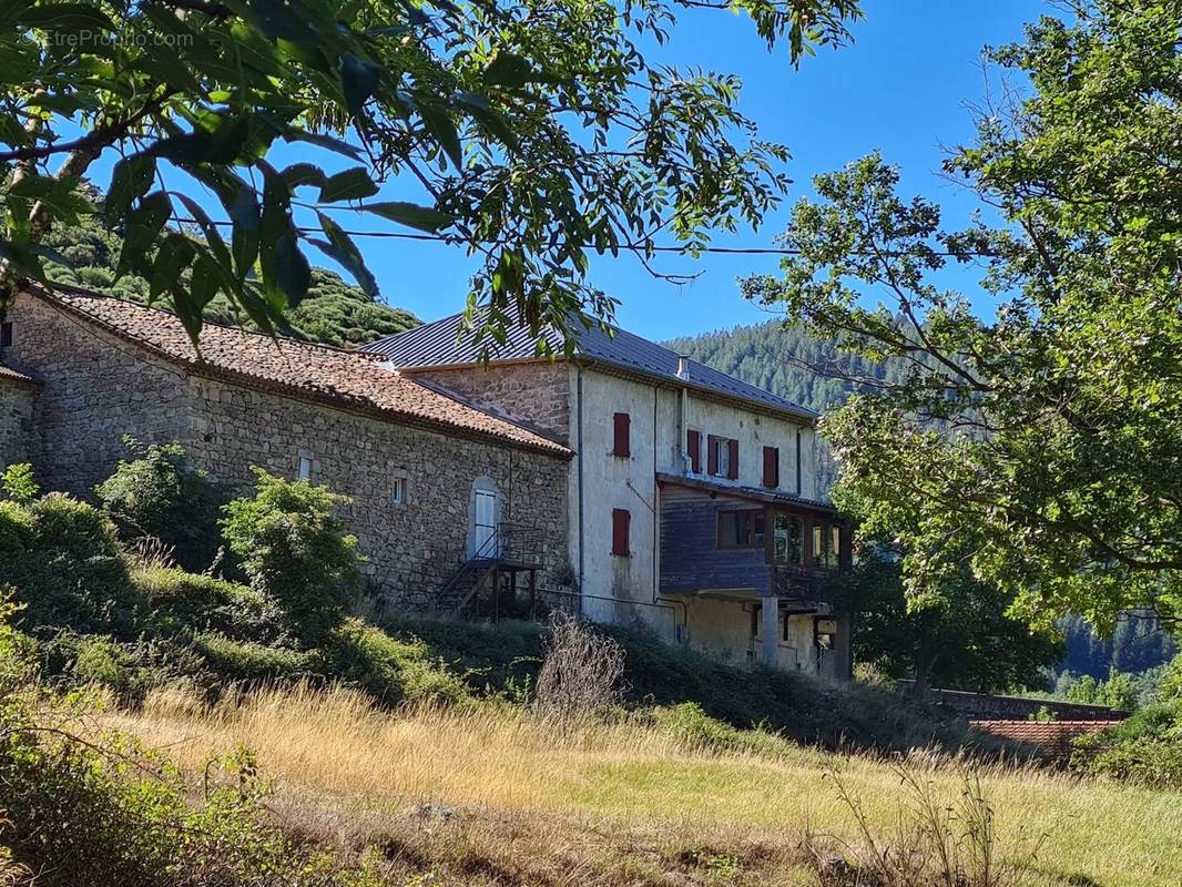 Commerce à VALS-LES-BAINS