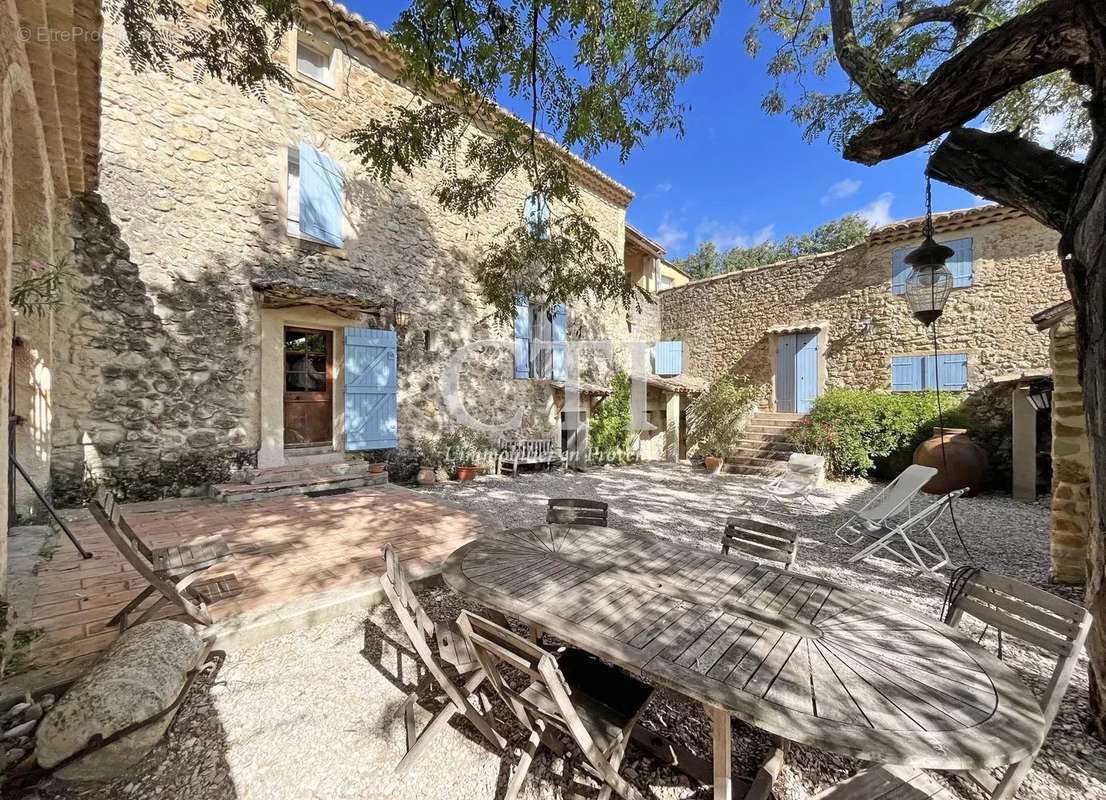 Maison à VAISON-LA-ROMAINE