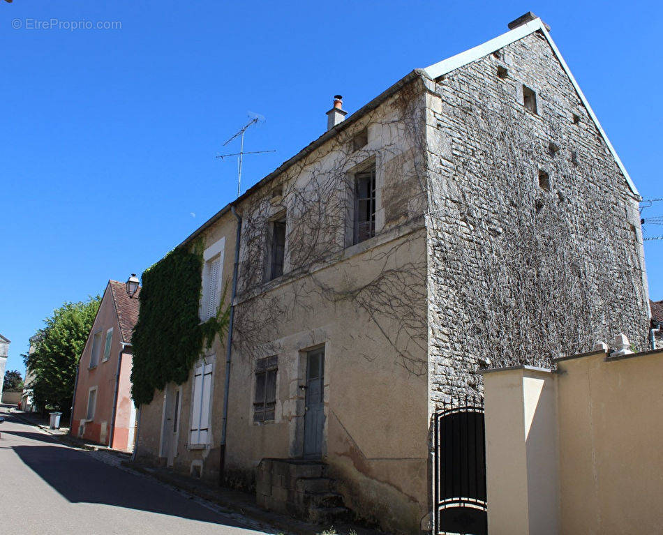 Maison à POILLY-SUR-SEREIN