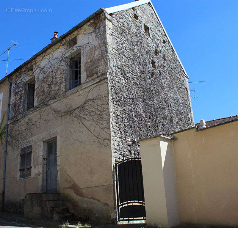 Maison à POILLY-SUR-SEREIN