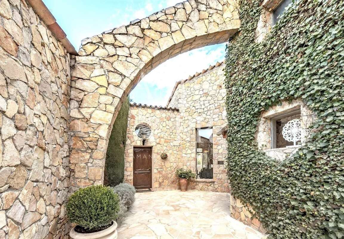 Maison à MOUGINS