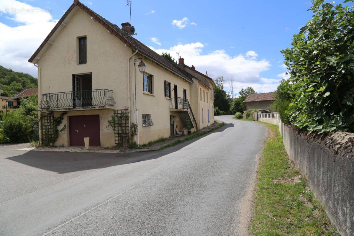 Maison à CHARBONNAT