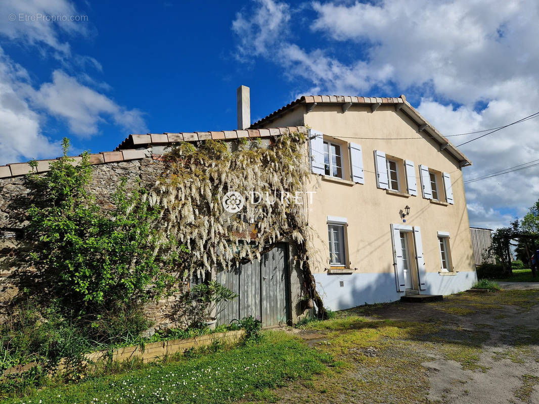 Maison à POUZAUGES