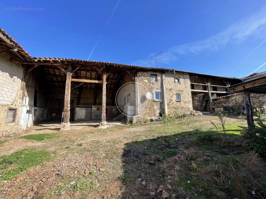 Maison à SAINT-SYMPHORIEN-SUR-COISE