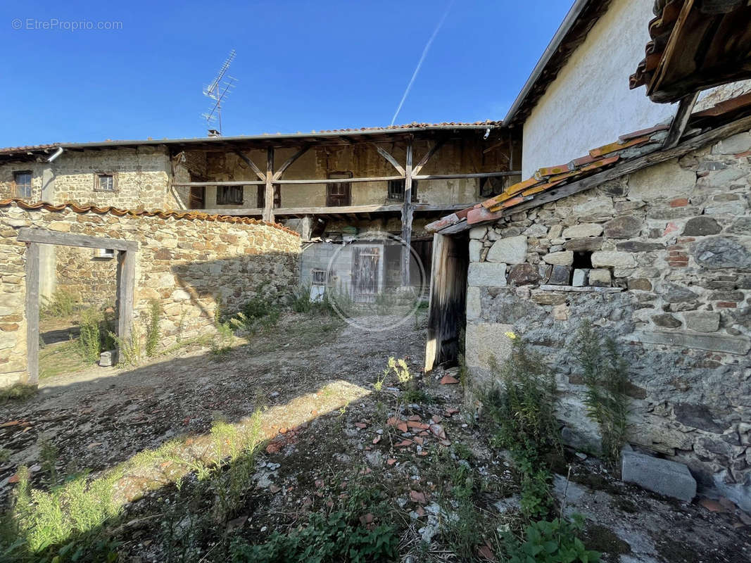 Maison à SAINT-SYMPHORIEN-SUR-COISE