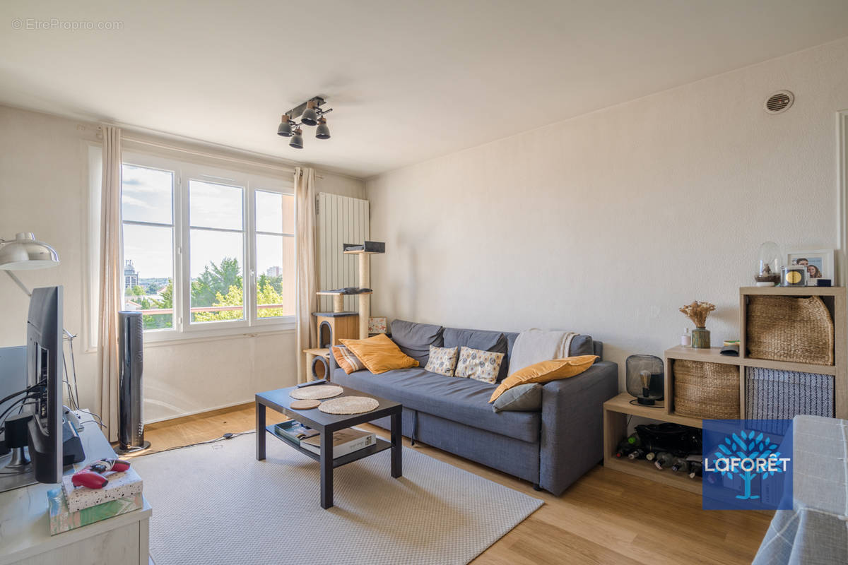 Appartement à LES PAVILLONS-SOUS-BOIS