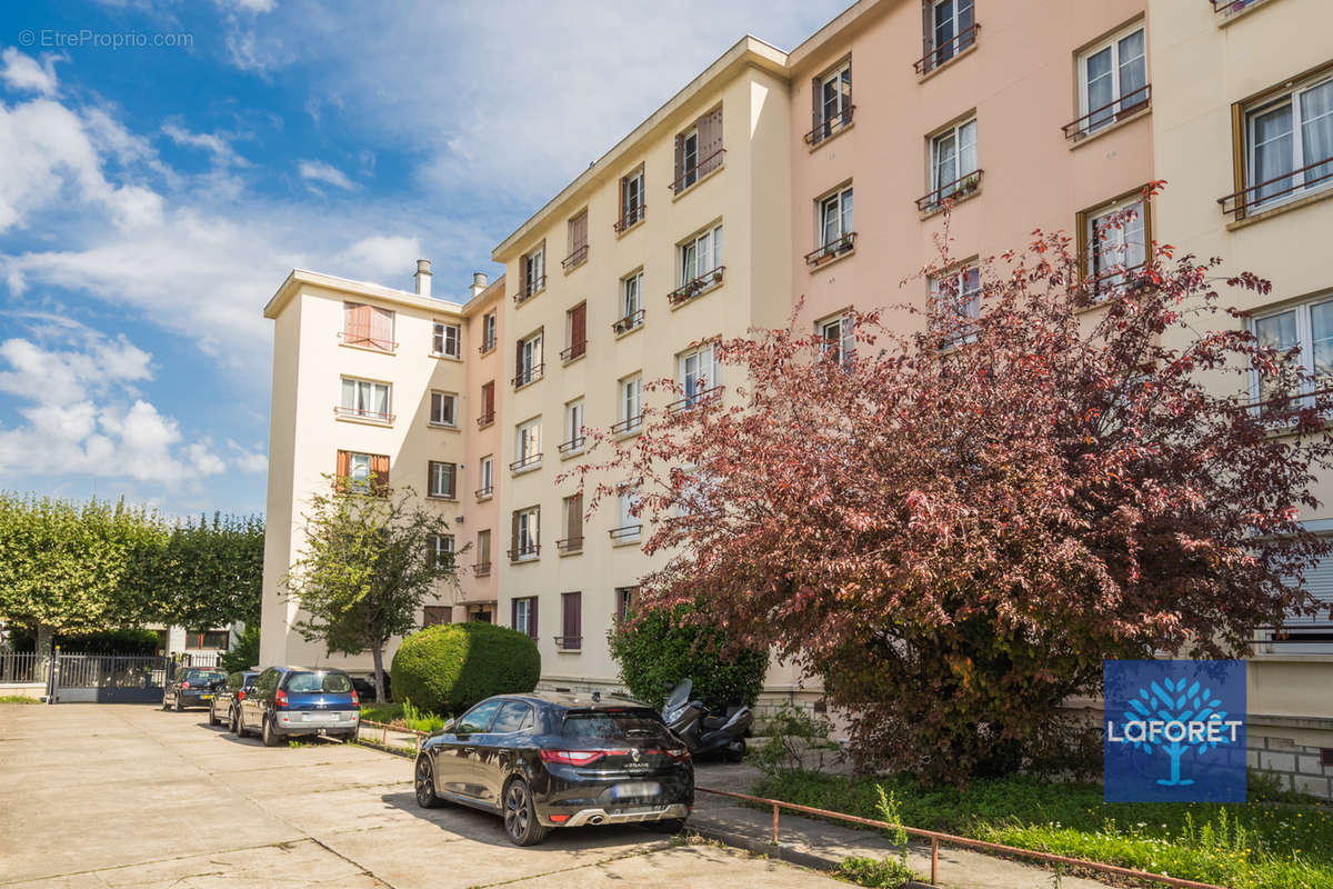 Appartement à LES PAVILLONS-SOUS-BOIS