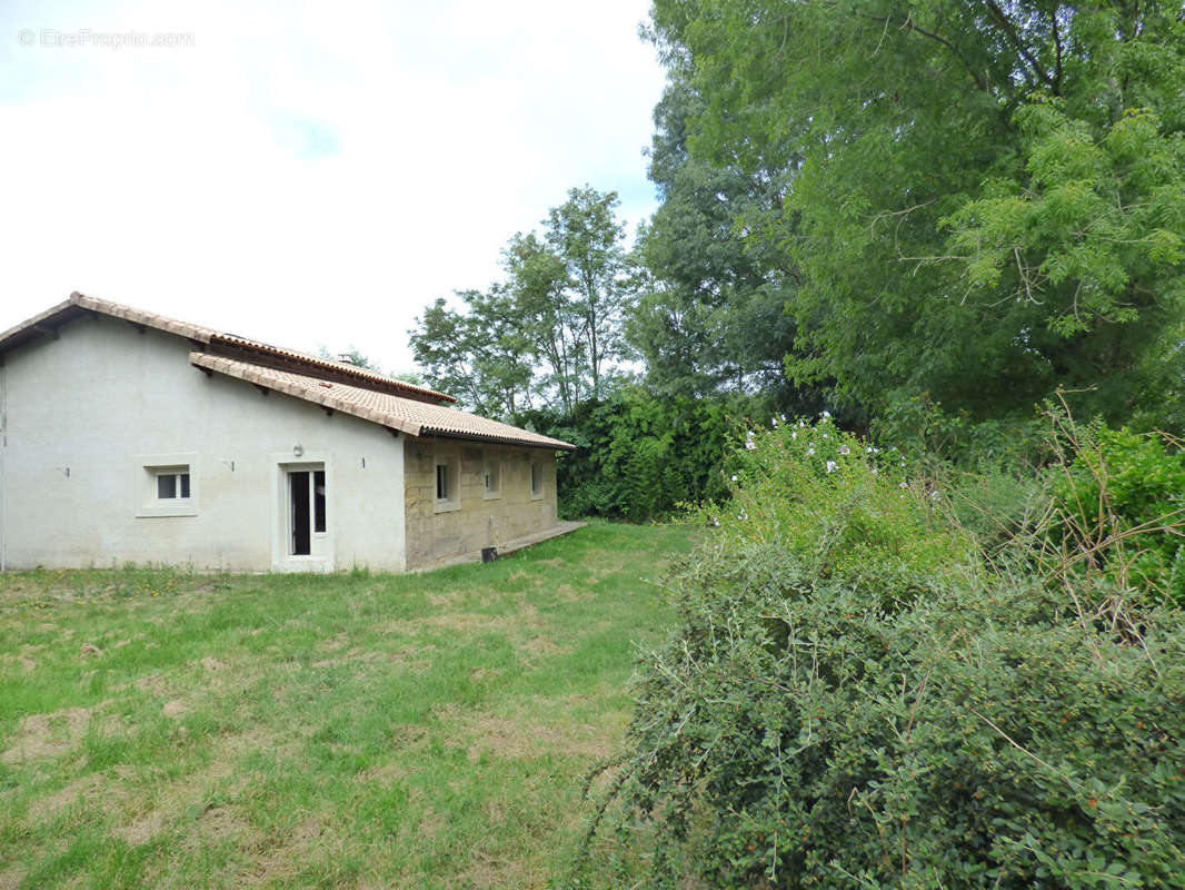 Maison à LES PEINTURES