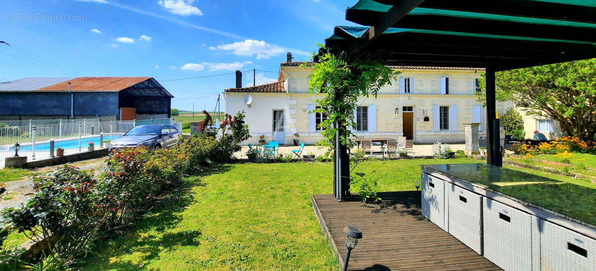 Maison à SAINT-FORT-SUR-GIRONDE