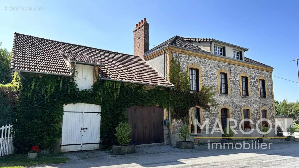 Maison à MONTAIGUT-LE-BLANC