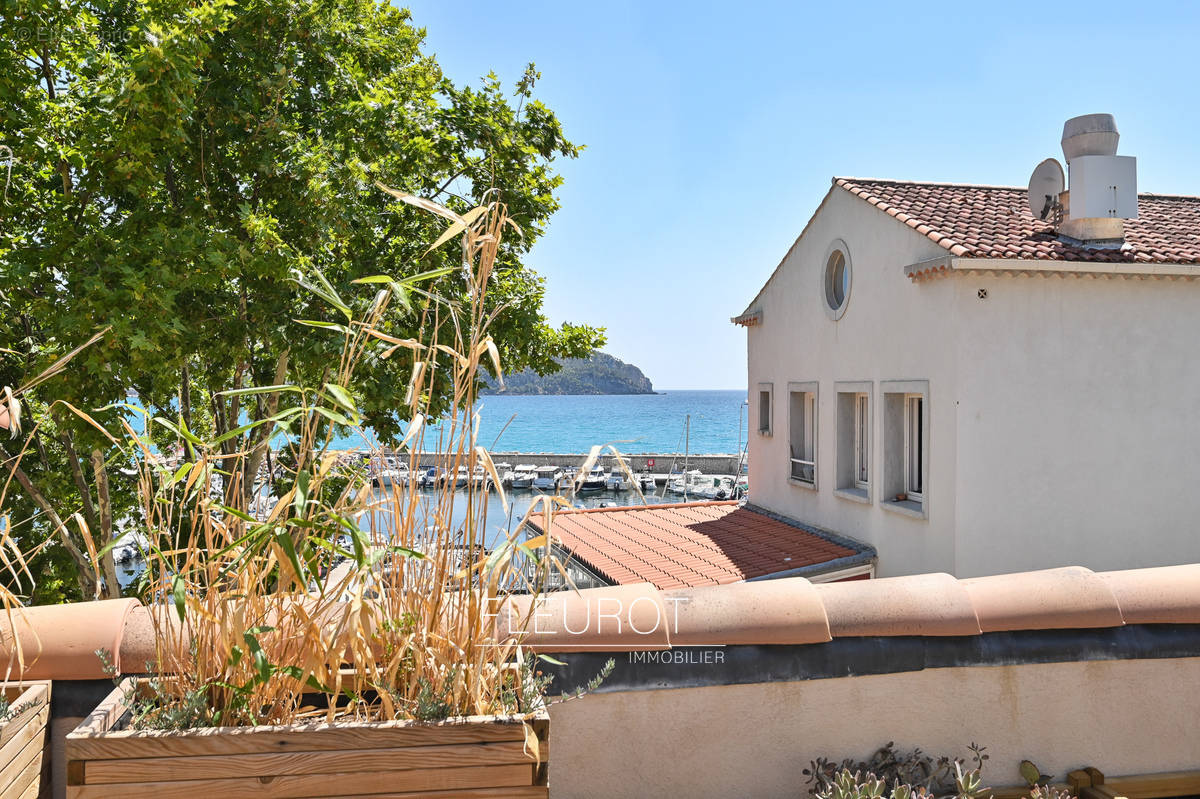 Maison à SAINT-CYR-SUR-MER