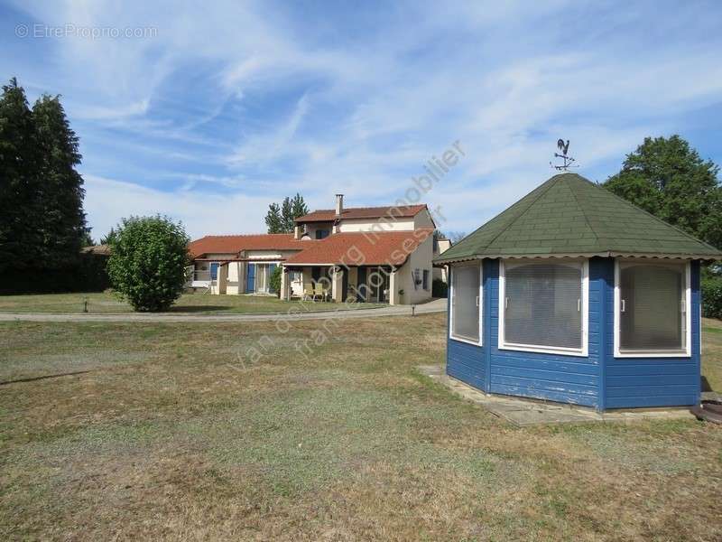 Maison à ARNAC-POMPADOUR