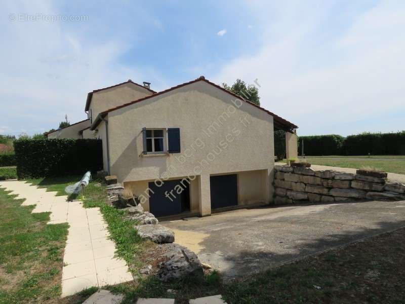 Maison à ARNAC-POMPADOUR