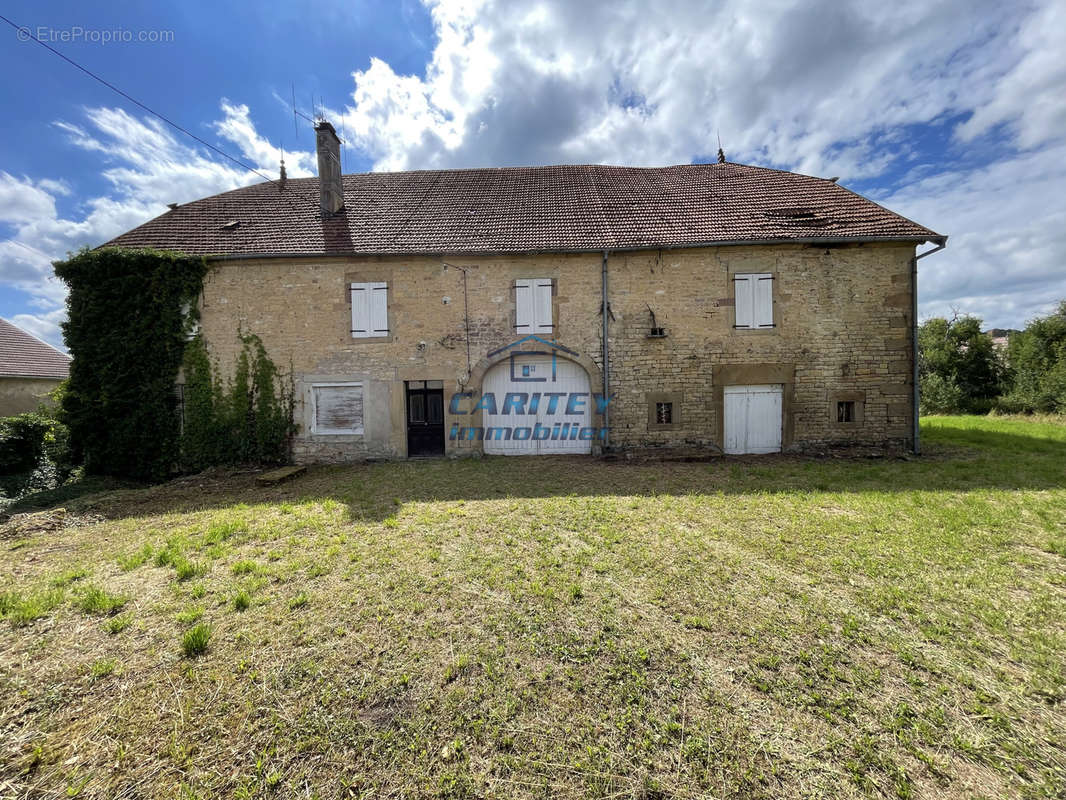 Maison à ADELANS-ET-LE-VAL-DE-BITHAINE