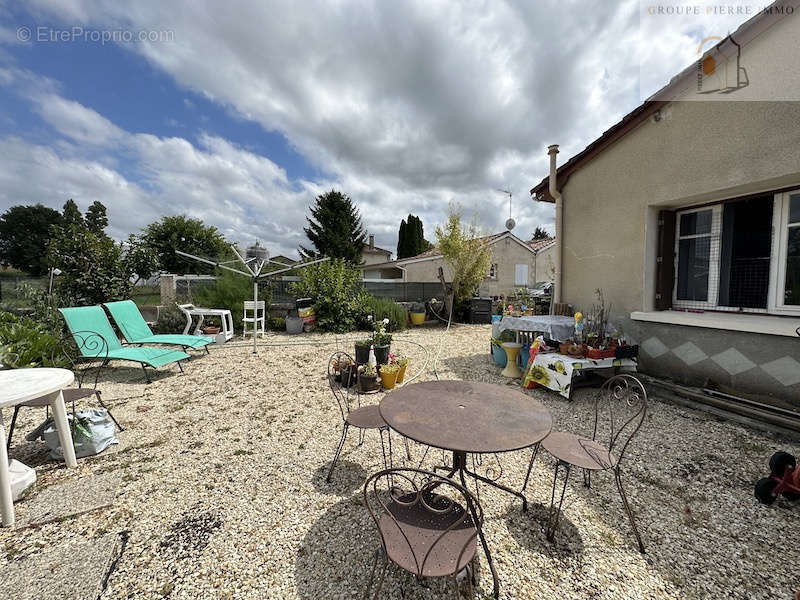 Maison à BARBEZIEUX-SAINT-HILAIRE