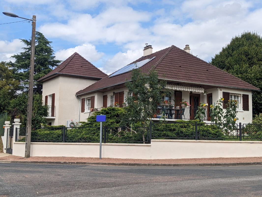 Maison à VARENNES-VAUZELLES